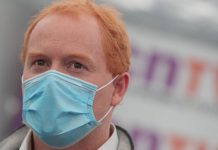 Rojo Edwards da positivo a Covid-19 a días de las elecciones