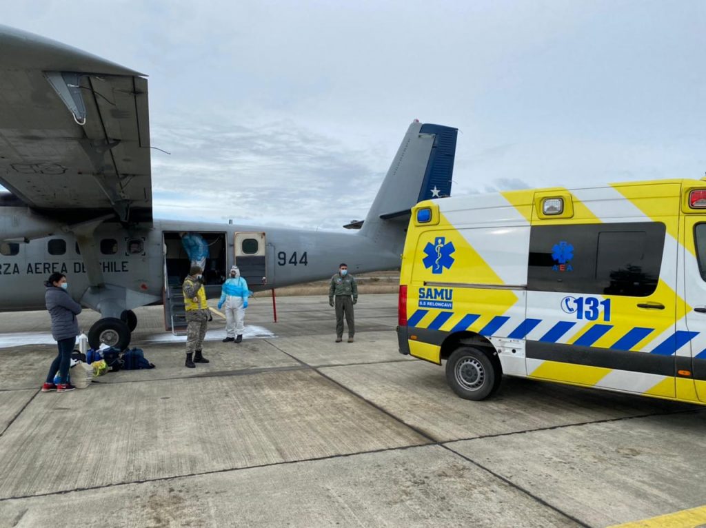 Fuerza Aérea realiza evacuación aeromédica desde Futaleufú utilizando cápsula de aislamiento