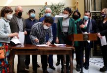 Diputados de oposición presentaron acusación constitucional contra el ministro Raúl Figueroa