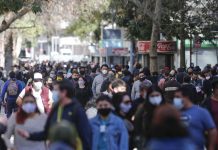 Alertan desaceleración en baja de casos covid en regiones Metropolitana, Valparaíso y Biobío