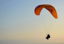 Un hombre cayó desde parapente en la costa de Valdivia: Está fuera de riesgo vital