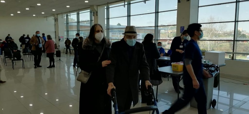 Sin inconvenientes se inicia vacunación con dosis de refuerzo en La Región de Los Lagos