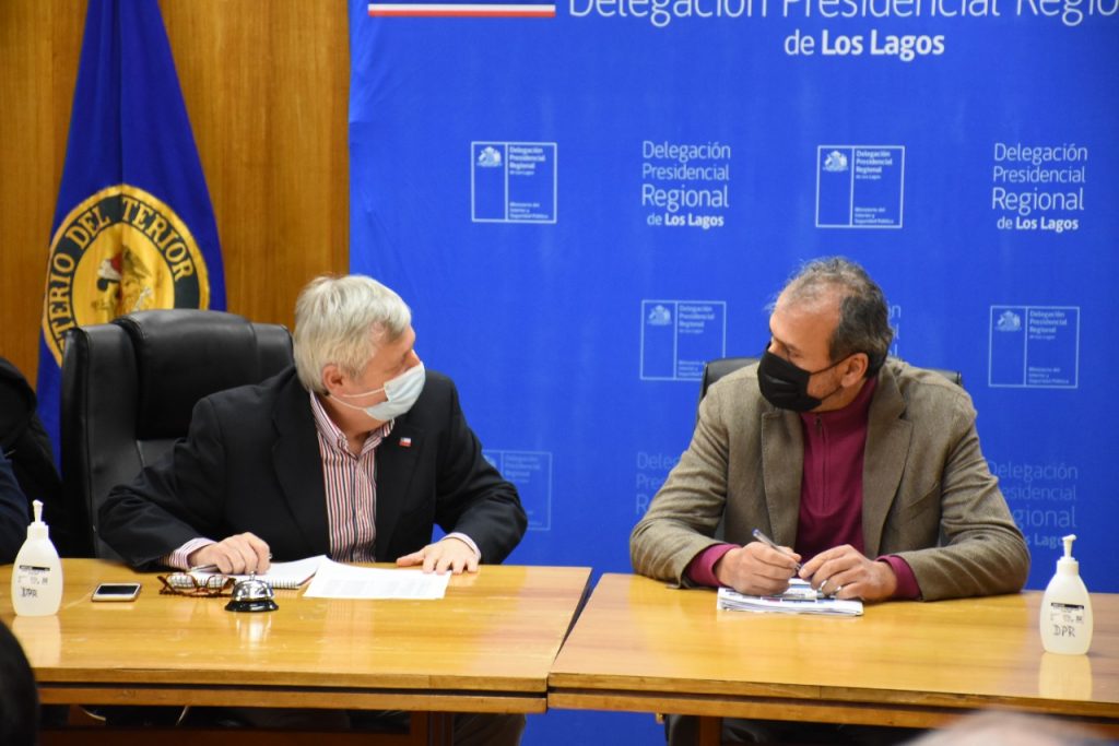 Gobernador Vallespín y Delegado Geisse encabezan reunión de gabinete con seremis
