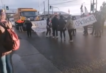 Vecinos del sector La Vara protestan por malas condiciones de la ruta Puerto Montt – Alerce