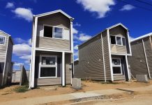 Vecinos se tomarán sus propias viviendas si Serviu no cumple con entregarlas este viernes