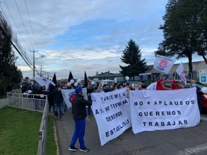 Trabajadores de la salud requeridos por la pandemia protestan tras conocer que muchos serán desvinculados