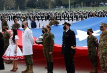 Con homenaje a la víctimas de la pandemia y menor aforo se realizó la tradicional Parada Militar