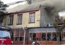 Dos bomberos resultaron lesionados en incendio de residencial en Puerto Montt