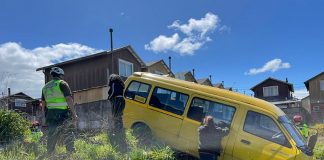 Dos menores quedaron con lesiones tras accidente de furgón escolar
