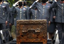 Restos del «Soldado Desconocido» llegaron al Cementerio General en medio de honores militares