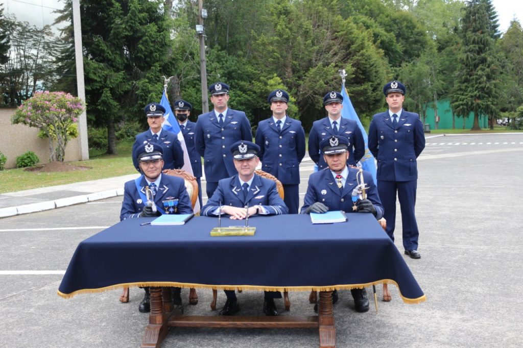 Con un desfile se selló el cambio de mando de la 3era Brigada Aérea en Puerto Montt