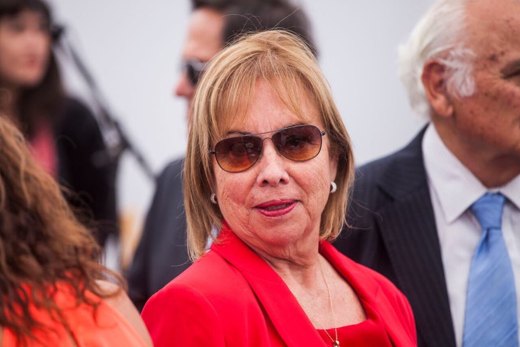 1641933730-auno612745