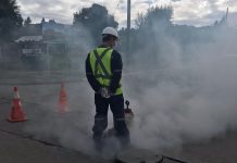 Reanudan pruebas de humo para detectar conexiones irregulares de aguas lluvias a alcantarillado en Purranque