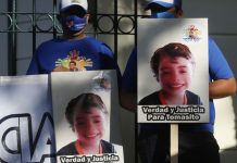 Mamá de Tomás Bravo llegó a la Moneda Chica: «Queremos que este gobierno se pronuncie por la muerte de mi hijo»