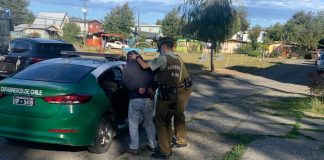 Detienen a dos sujetos acusados de robar $10 millones a pasajera de taxi colectivo en Osorno