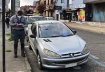 Entregan partes de cortesía a quienes no respetan los estacionamientos para personas con discapacidad