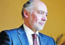 Senador Flores entregó a Ministro de Agricultura propuesta de Comisión de Seguridad Alimentaria.