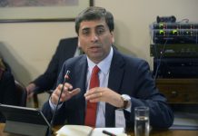 Máster en Salud Pública y borrador: Hay 10 millones de chilenos que usan prestadores privados y no saben qué pasará con su atención