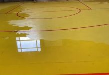 Alumnos y apoderados de escuela osornina denuncian inundaciones en su gimnasio