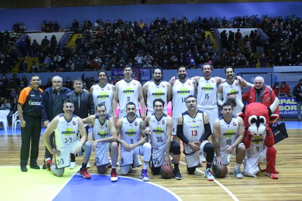 Básquetbol: Gran asistencia a partido solidario organizado por hermanos Patrick y Lino Sáez