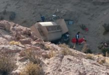 Camión militar sufrió un desbarranco y dejó a dos personas heridas