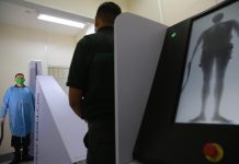 Gendarmes y polémica por el ‘body scan’: «Que no nos aten de manos»