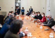 Segundo tiempo: tras reunión transversal en La Moneda, parlamentarios anuncian que mañana comienzan reuniones para proceso constituyente