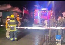 Madre e hija mueren en incendio en Frutillar. Cadáveres presentan lesiones atribuibles a terceros.