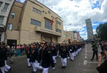 Bomberos de Osorno realizó su tradicional desfile en la Plaza de Armas