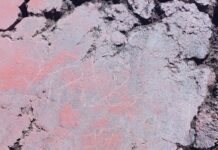 Sorprenden a turistas extranjeros rayando piedras de un cráter del volcán Osorno