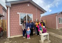 Entregan últimas 19 viviendas a damnificados por el megaincendio del año pasado en Castro. En total son 69 soluciones habitacionales