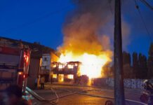 Incendio deja una vivienda totalmente destruida en la zona céntrica de Osorno