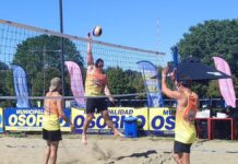 Más de 30 parejas de Voley participaron en torneo de duplas en el Parque Chuyaca