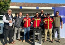 Unidad de Rescate Acuático y Terrestre de Osorno recibió donación de equipos de telecomunicaciones