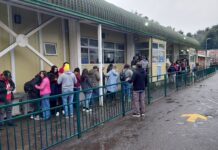 Alto flujo de personas cruzaron el paso Cardenal Samoré en víspera del feriado del 1 de mayo donde se esperan largas filas