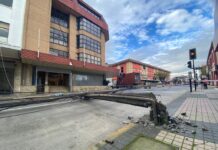 Caída de tendido eléctrico a causa de un camión obligó a suspender el tránsito en el centro de Osorno