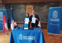 Municipio de Osorno y el Mineduc suscriben convenio para la entrega de recursos