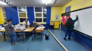 Comienza conteo de votos y primeras tendencias en región de Los Lagos