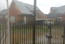 Nube embudo provocó daños en varias techumbres del Parque Fundadores en el sector La Vara