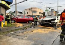 Un adulto mayor lesionado deja colisión entre dos automóviles en Puerto Montt