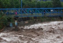Sistema frontal: Evacuan sectores en regiones de O’Higgins y Ñuble y Gobierno dice que estas lluvias no se veían «desde el 93»