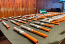 Detienen a sujeto tras recibir 71 bengalas en encomienda: Iban a ser usadas mañana en partido de Puerto Montt y Santiago Wanderers