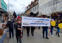 Locatarios de calle Varas en Puerto Montt se manifestaron por impacto de obras abandonadas y falta de medidas de mitigación
