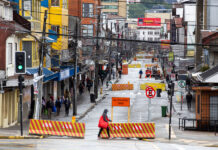 Ofician a municipio de Puerto Montt para suspender cobro de patentes comerciales en calle Varas
