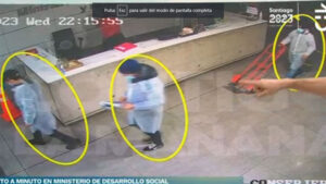 Primeras imágenes del robo en Desarrollo Social: Sujetos vestían delantal blanco y no portaban máquinas de fumigación