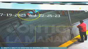 Primeras imágenes del robo en Desarrollo Social: Sujetos vestían delantal blanco y no portaban máquinas de fumigación