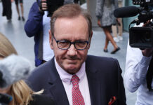 Kevin Spacey es declarado inocente de abuso sexual: Actor lloró cuando se pronunció el veredicto en Londres