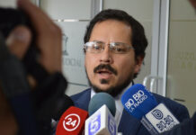 Senadores de Los Lagos manifiestan que suspensión de fiscal Sambuceti del caso Convenios debe investigarse a fondo