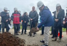 En Purranque instalan simbólicamente la primera piedra de proyecto que contempla cerca de 13 kilómetros de asfaltado