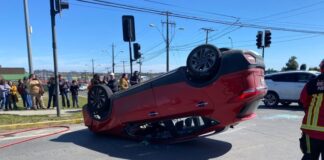 Jeep volcó en accidente en ruta El Tepual de Puerto Montt: uno de los involucrados se dio a la fuga